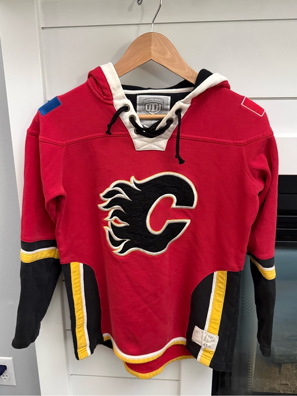 Thick Old Time Hockey Flames Red Pullover Hockey Hoodie Sz small patches detail